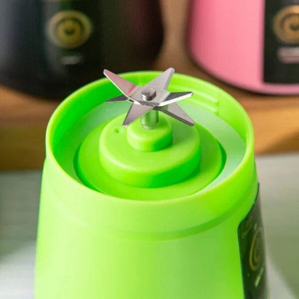 Mini Rechargeable Juicer Machine - Image 5